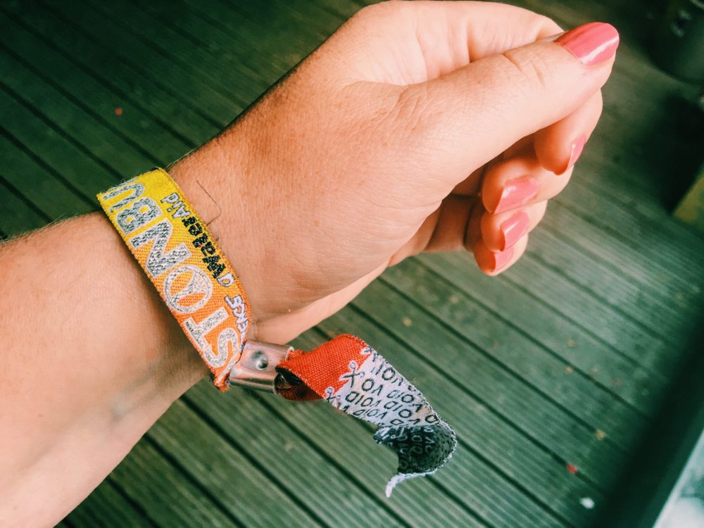 How to remove your festival wristband WITHOUT CUTTING!